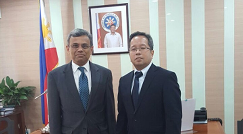 High Commissioner of India calls on Philippine Ambassador to Singapore